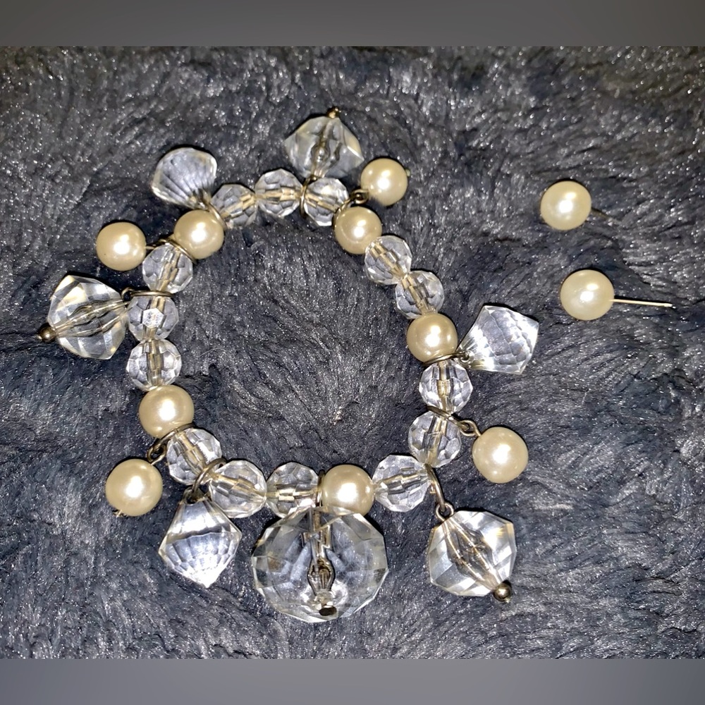 Bracelet set . Crystal acrylic beads/pearl accents with pearl tone earrings.
